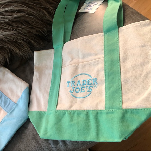 SOLD! 💙💙 Kid size! Limited Edition Cream & Pastel Green Canvas - Picture 4 of 5